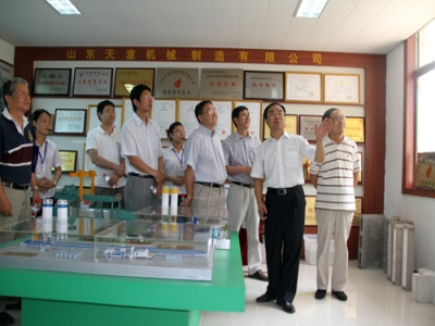 2012.7.28日山東天意兩項科技成果鑒定順利通過，北京領導專家，到我公司參觀指導