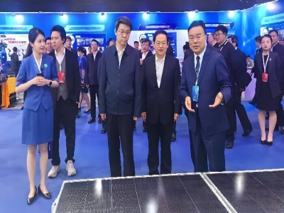 當機器人學(xué)會“擦亮陽光”丨天意機械光伏清潔方案亮相山東省機器人大會